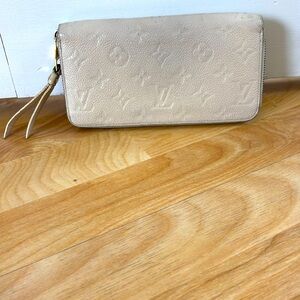Louis Vuitton Cream Empreinte Zip
Around Leather Wallet